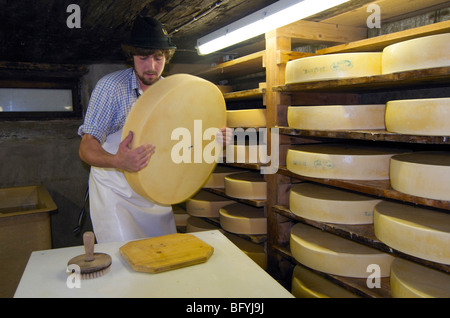 Senn, une alpine dairyman sur Schlappoltalm, alpages sur Fellhorn, montagne, Oberstdorf Allgaeu, Bavaria, Germany, Europe Banque D'Images