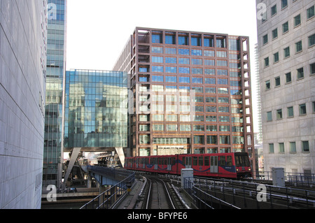 Docklands Light Railway, Canary Wharf, London Borough de Tower Hamlets, Londres, Angleterre, Royaume-Uni Banque D'Images