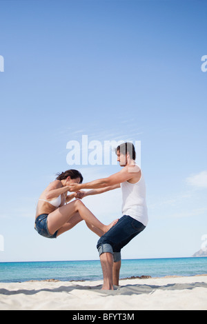 Jeu couple on beach Banque D'Images