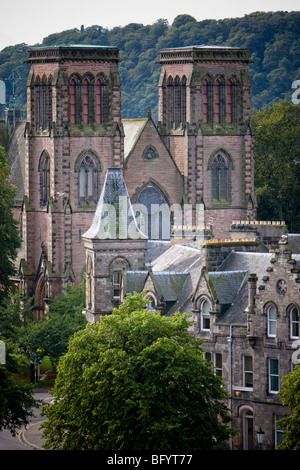 La Cathédrale de St Andrews près de la rivière Ness à Inverness, Caladonian Highlands, Ecosse, Canal Banque D'Images