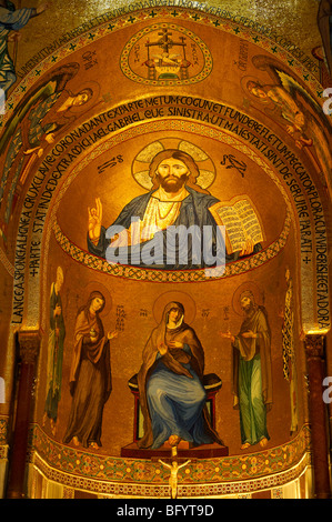 Le Christ bénissant avec Marie ci-dessous. Des mosaïques byzantines de la Palantine Chapelle dans le palais, Palerme Sicile normande Banque D'Images