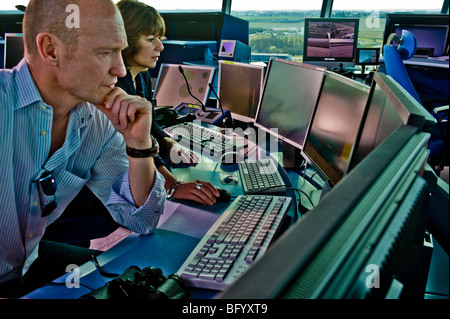 Office de stress du conducteur à l'ordinateur Banque D'Images