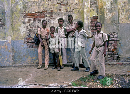 Les garçons jamaïcaine, collégiens, écoliers, étudiants, l'école élémentaire, Spanish Town, en Jamaïque, Caraïbes, Antilles Banque D'Images