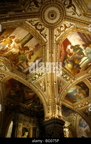 Le Spainsih chapelle de style Baroque, toit de la cathédrale d'Amalfi, Italie Banque D'Images