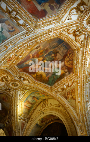 Le Spainsih chapelle de style Baroque, toit de la cathédrale d'Amalfi, Italie Banque D'Images