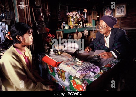 Astrologue à Mandalay, Myanmar (Birmanie), l'Asie Banque D'Images