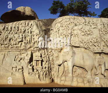 La pénitence d'Arjuna, Mahabalipuram, UNESCO World Heritage Site, Kancheepuram district, Tamil Nadu, Inde, Asie Banque D'Images