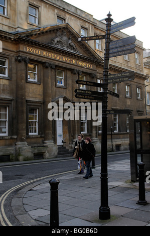 L'historique de l'eau minérale et de l'Hôpital Royal d'orientation touristiques dans le centre-ville de Bath Somerset England UK Banque D'Images