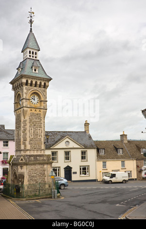 Tour de l'horloge dans la ville de Hay-on-Wye Banque D'Images