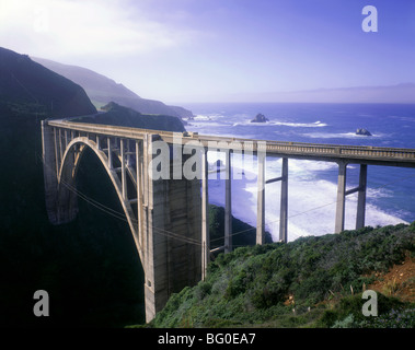 Californie - Bixby Creek Pont de la route 1 le long de la côte de Monterey. Banque D'Images