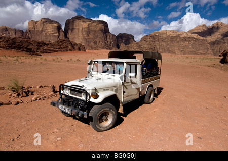 Vues et paysages de la partie sud du désert du Wadi Rum, Jordanie Banque D'Images