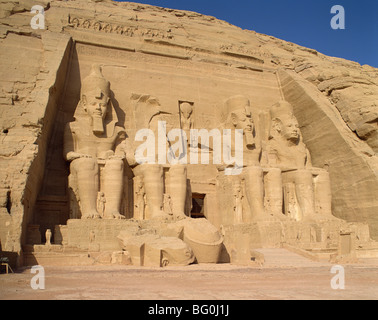 Grand Temple de Ramsès II, Abou Simbel, UNESCO World Heritage Site, Nubie, Egypte, Afrique du Nord, Afrique Banque D'Images