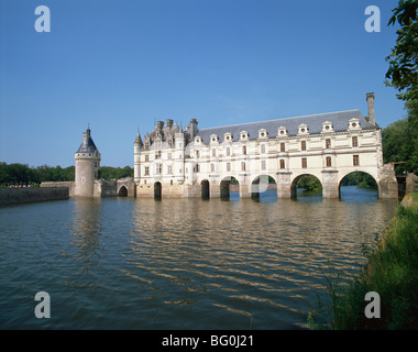 Chateau de Chenonceau, à arcades sur la rivière Cher, Indre-et-Loire, France, Europe Banque D'Images