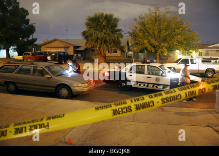 La police de Las Vegas et CSI sur la scène de crime tard dans la nuit, Las Vegas, Nevada, USA. Banque D'Images