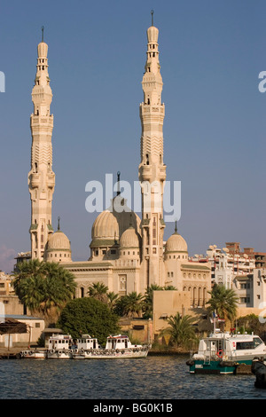 Mosquée de Port Fouad et le Canal de Suez, Port Said, Egypte, Afrique du Nord, Afrique Banque D'Images