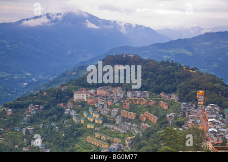 Vue de la basse ville et Damovar la construction de téléphériques, Gangtok, Sikkim, Inde, Asie Banque D'Images