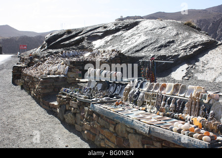 Échoppe de marché dans les montagnes de l'Atlas Banque D'Images