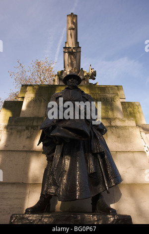 Statue en bronze de soldat commémorant les batailles de la Première Guerre mondiale sur le côté de l'Artillerie royale War Memorial à Hyde Park. Banque D'Images