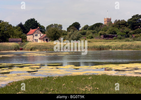 Vue sur River Yar, eau douce, île de Wight, Angleterre, Royaume-Uni, Europe Banque D'Images