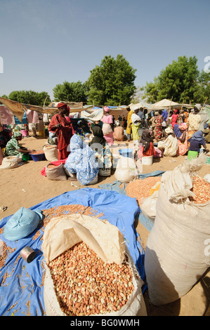 Marché à Ngueniene, près de Mbour, Sénégal, Afrique de l'Ouest, l'Afrique Banque D'Images