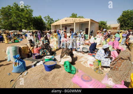 Marché à Ngueniene, près de Mbour, Sénégal, Afrique de l'Ouest, l'Afrique Banque D'Images