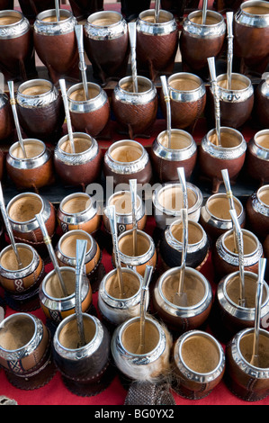 Tasses de Thé mate mate, marché des antiquaires, Montevideo, Uruguay, Amérique du Sud Banque D'Images