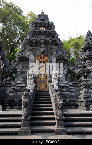 Pura temple Goa Lawah à Bali, également connu sous le nom de Bat Cave Temple parce que des milliers de chauves-souris qui y vivent. Banque D'Images