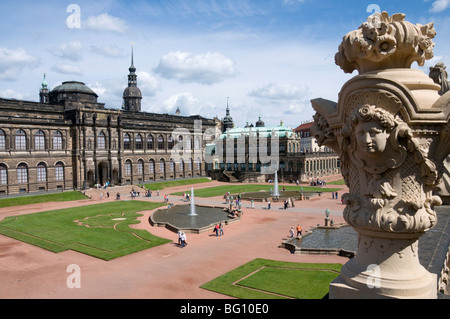 La Galerie des Maîtres anciens en arrière-plan, le Zwinger, Dresde, Saxe, Allemagne, Europe Banque D'Images