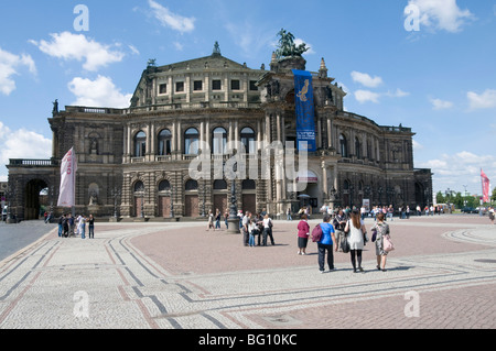 L'Opéra Semper de Dresde, Theaterplatz, Saxe, Allemagne, Europe Banque D'Images