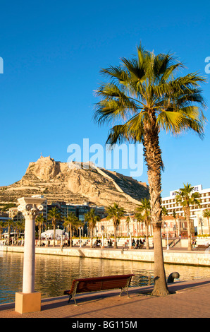 Le château de Santa Barbara vu du port, Alicante, Valencia, Espagne, Europe province Banque D'Images