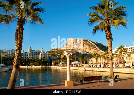 Le château de Santa Barbara vu du port, Alicante, Valencia, Espagne, Europe province Banque D'Images