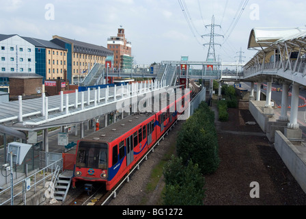 La gare de Custom House, le Docklands Light Railway, pour le centre des expositions Excel, East Ham, Londres, Angleterre, Royaume-Uni, Europe Banque D'Images