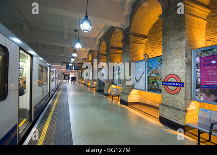 La station de métro Gloucester Road, Londres, Angleterre, Royaume-Uni, Europe Banque D'Images