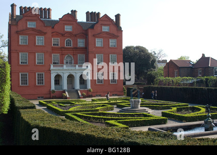 Kew Palace et Queen's Garden, le Royal Botanic Gardens (Kew Gardens), Kew, Surrey, Angleterre, Royaume-Uni Banque D'Images