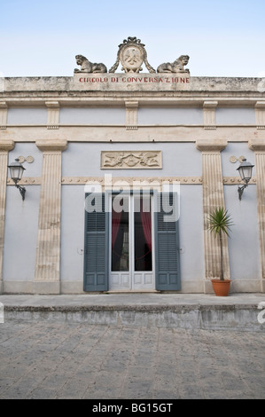 Italie, Sicile, Ragusa, bâtiments historiques, Club de lecture Banque D'Images