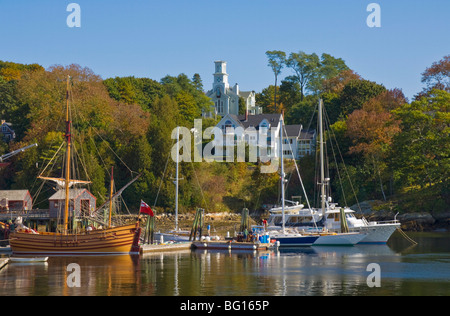 Yachts amarrés dans le port de Rockport, Maine, États-Unis d'Amérique, Amérique du Nord Banque D'Images