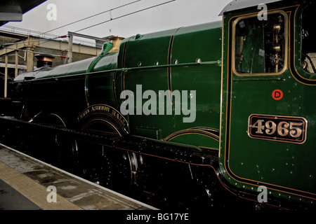 Great Western locomotive à vapeur 'rood Ashton Hall" à la gare de Crewe Banque D'Images