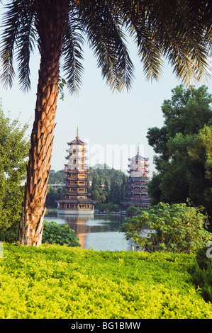 Lac Banyan pagodes, Guilin, Guangxi Province, China, Asia Banque D'Images