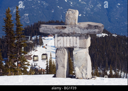 Un Inuit Inukshuk statue en pierre, Whistler Mountain Resort, lieu des Jeux Olympiques d'hiver de 2010, British Columbia, Canada Banque D'Images