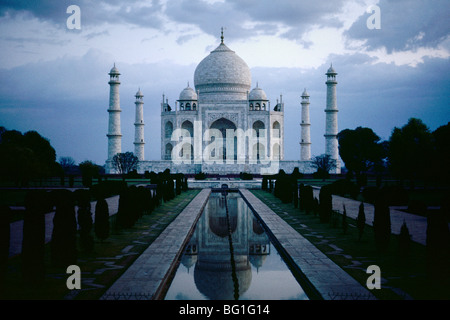 Le Taj Mahal à l'aube, Agra, Inde Banque D'Images