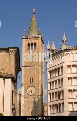 Duomo (cathédrale) Bell Tower et baptistère, Parme, Emilie-Romagne, Italie, Europe Banque D'Images