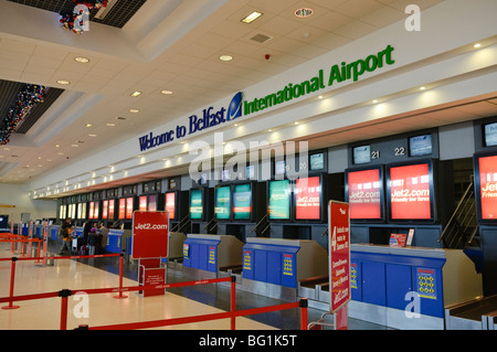 L'enregistrement d'un bureau à l'aéroport international de Belfast, Irlande du Nord. Banque D'Images