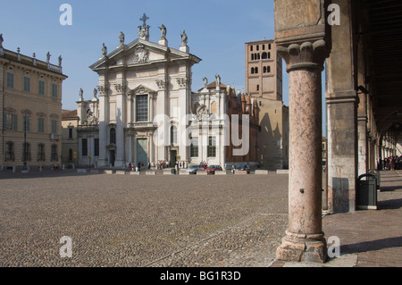 Piazza Sordello et le Duomo, Mantoue, Lombardie, Italie, Europe Banque D'Images