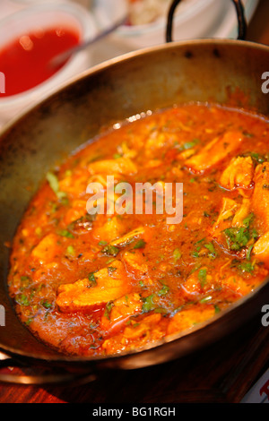 Poulet au curry balti plat à Al Frash restaurant dans le Triangle Balti. Birmingham, Angleterre, Royaume-Uni, Europe Banque D'Images