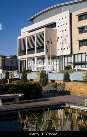 Harlow Civic Center de l'eau dans les jardins de Harlow's Shopping Centre à Manchester, UK Banque D'Images