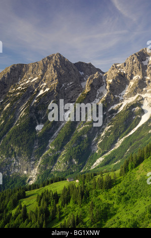 Vue sur la montagne Hoher Goll vont de l'Rossfeld Panoramastrasse ou l'autoroute panoramique, Berchtesgaden, en Bavière, Allemagne Banque D'Images