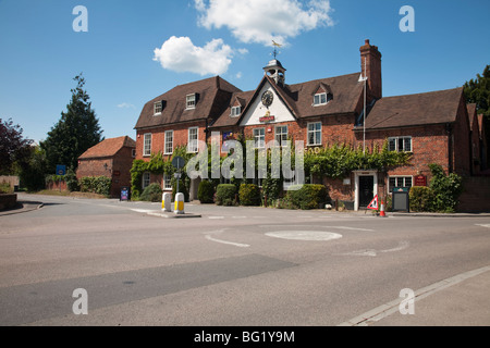 Le Hind's Head Pub au Village d'Aldermaston, Berkshire, Royaume-Uni Banque D'Images