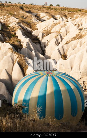 La montgolfière en Cappadoce, Turquie, Province de Nevşehir Kapadokya Balloons avec Banque D'Images