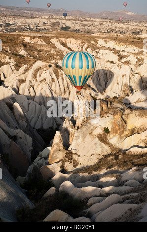 La montgolfière en Cappadoce, Turquie, Province de Nevşehir Kapadokya Balloons avec Banque D'Images