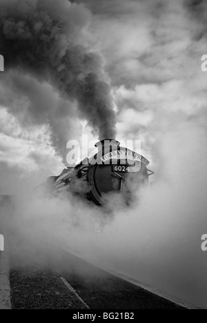 Comité permanent de la locomotive à vapeur à la gare de Bristol Temple Meads, prêt à se retirer avec un bain à vapeur à Torbay spécial . Banque D'Images